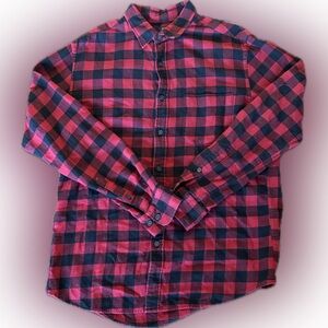 Uniqlo | Red and Black Plaid Button-Up flannel Shirt